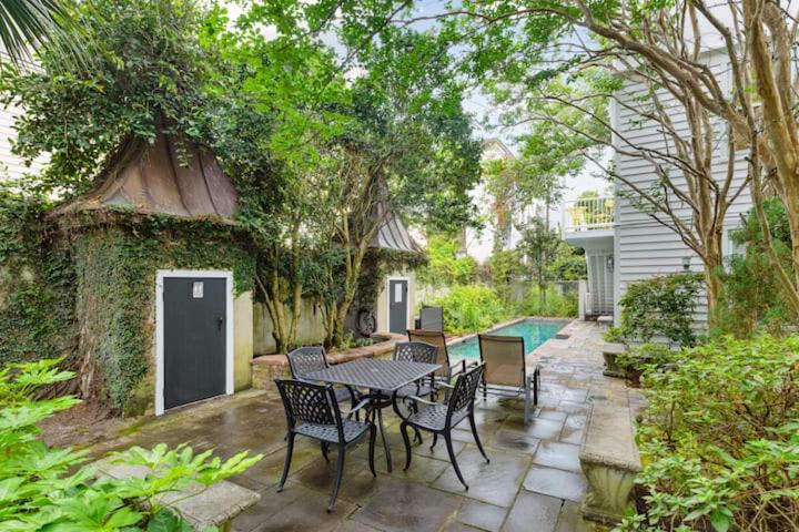 Serene Cottage With Beautiful Garden And Heated Pool Чарлстън Екстериор снимка