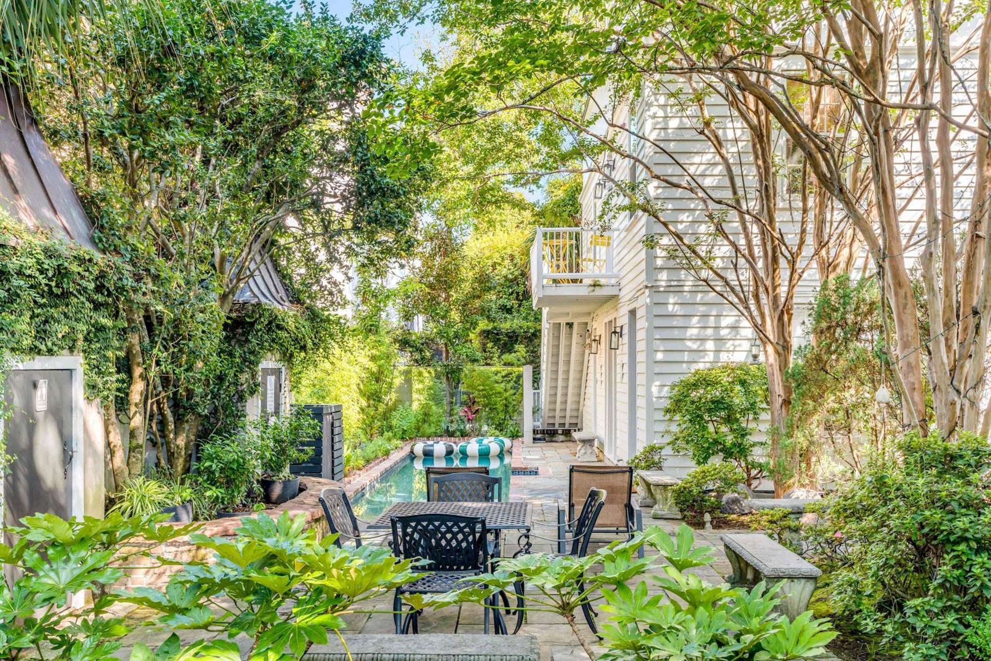 Serene Cottage With Beautiful Garden And Heated Pool Чарлстън Екстериор снимка